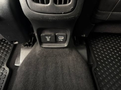 Used 2018 Jeep Compass Trailhawk w/ Leather Interior Group AWD/4WD image 18