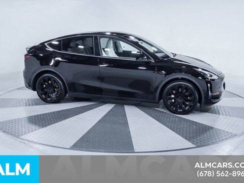 Used 2024 Tesla Model Y Long Range AWD/4WD image 11