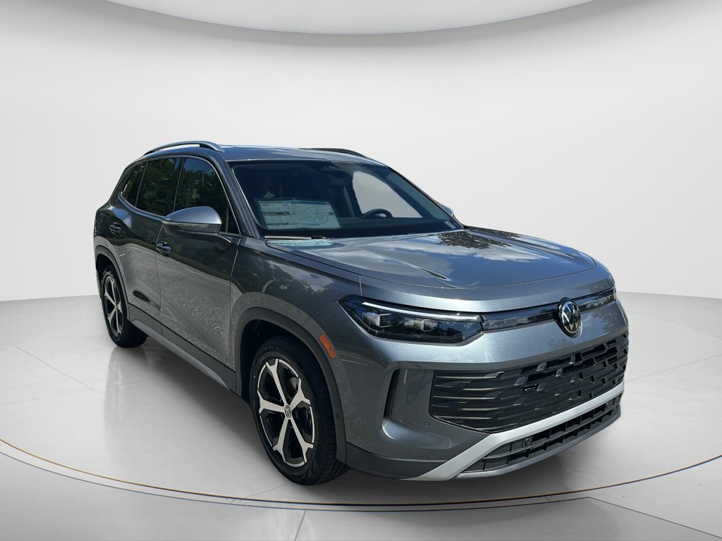 New 2026 Volkswagen Tiguan SE FWD image 3