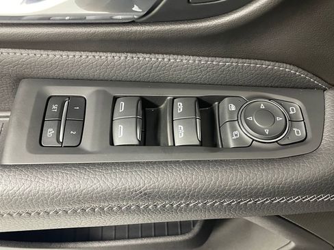 Used 2021 GMC Yukon Denali w/ Denali Premium Package image 21