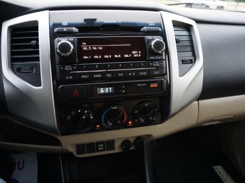 Used 2012 Toyota Tacoma PreRunner image 34