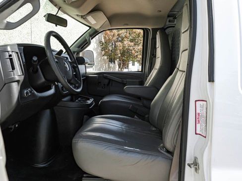 Used 2020 Chevrolet Express 2500 image 3