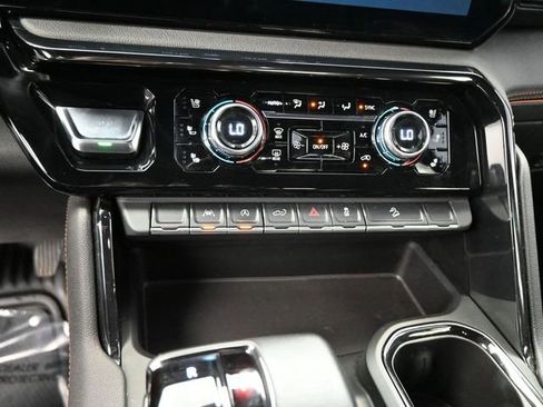 Used 2022 GMC Sierra 1500 AT4 w/ AT4 Preferred Package image 12