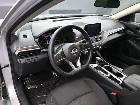 Used 2024 Nissan Altima 2.5 SV FWD image 27