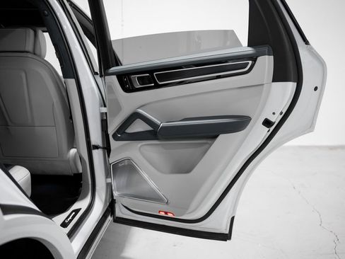Used 2023 Porsche Cayenne GTS image 40