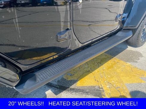 Used 2025 Jeep Wrangler Unlimited Sahara AWD/4WD image 5