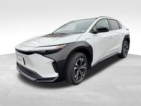 Used 2024 Toyota bZ4X XLE w/ Weather Package image 3