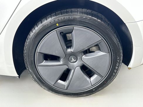 Used 2023 Tesla Model 3 Standard Range image 11