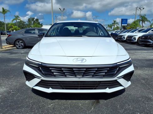 New 2025 Hyundai Elantra Limited image 2