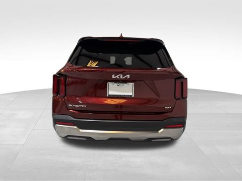 Used 2024 Kia Sorento S image 7