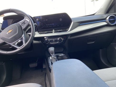 Used 2025 Chevrolet Trax LT w/ LT Convenience Package FWD image 15