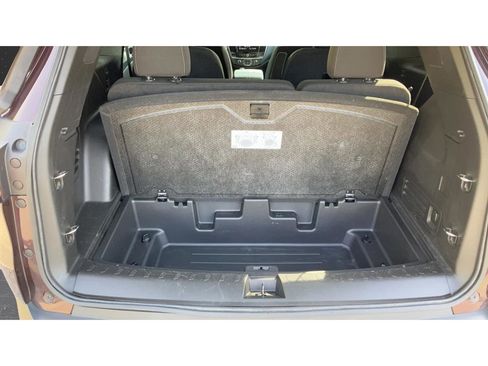 Used 2023 Chevrolet Traverse LT w/ Rear Camera Mirror Package AWD/4WD image 27