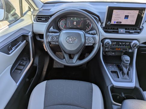 Used 2025 Toyota RAV4 XLE image 17