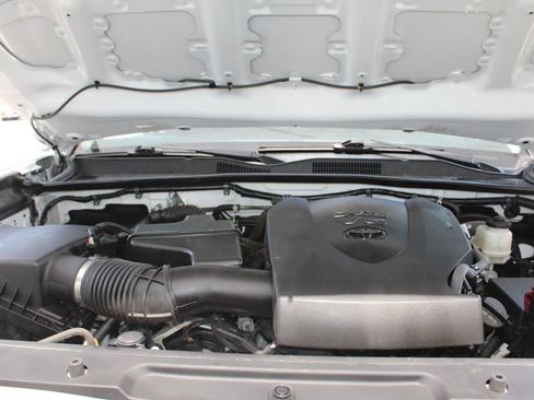 Used 2020 Toyota Tacoma SR AWD/4WD image 57