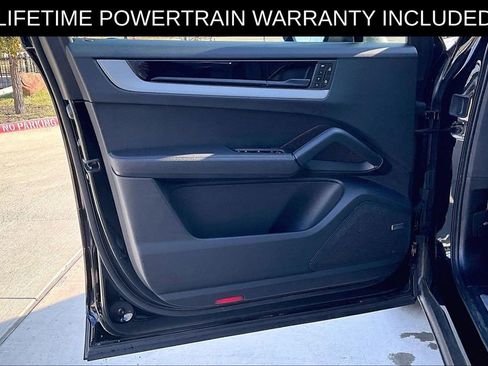 Used 2024 Porsche Cayenne image 23