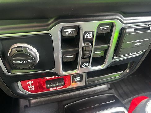 Used 2019 Jeep Wrangler Unlimited Rubicon AWD/4WD image 35
