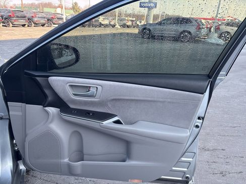 Used 2017 Toyota Camry XSE image 31