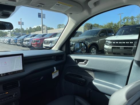 New 2025 Ford Maverick Lariat w/ Black Appearance Package image 35