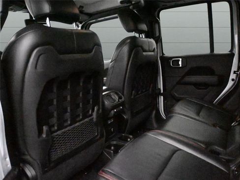 Used 2022 Jeep Gladiator Rubicon w/ Cold Weather Group image 14