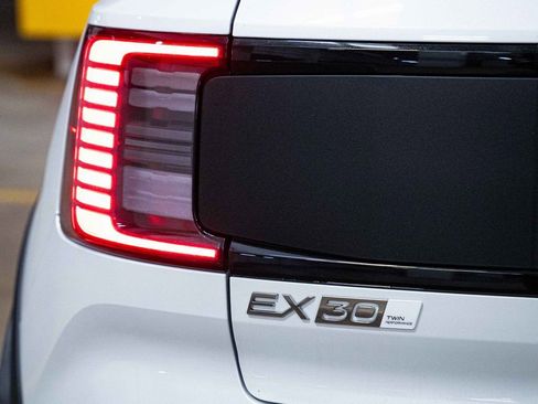 New 2026 Volvo EX30 Cross Country Ultra w/ Protection Package Premier AWD/4WD image 5