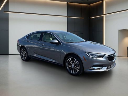 Used 2020 Buick Regal Essence FWD image 8
