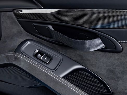 Used 2018 Porsche 911 GT2 RS image 38