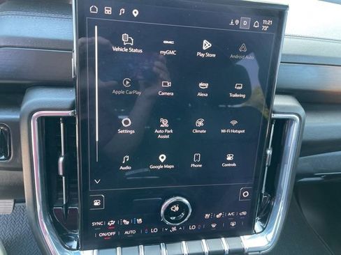 Used 2025 GMC Yukon XL Denali AWD/4WD image 8