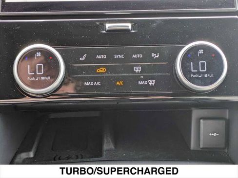 Used 2023 Land Rover Discovery HSE R-Dynamic AWD/4WD image 22