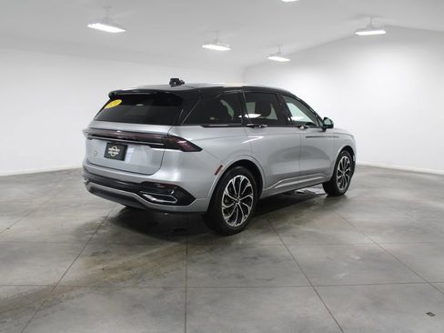 Used 2024 Lincoln Nautilus Reserve image 9