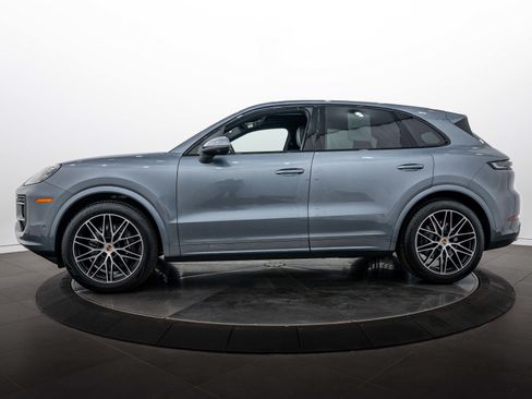Certified 2026 Porsche Cayenne AWD/4WD image 2