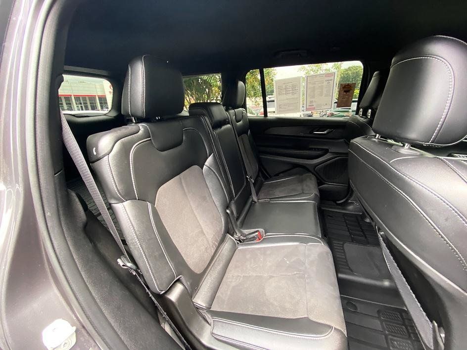 Used 2024 Jeep Grand Cherokee L Laredo AWD/4WD image 22