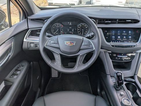 New 2026 Cadillac XT5 Luxury image 19