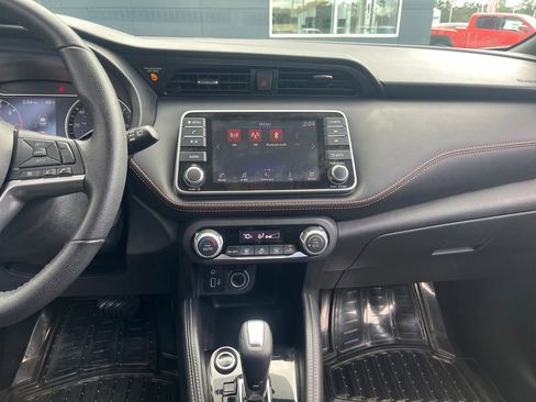 Used 2020 Nissan Kicks SR image 18