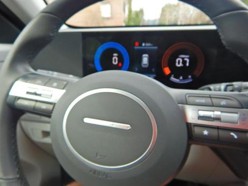 Used 2025 Hyundai Kona SEL image 21