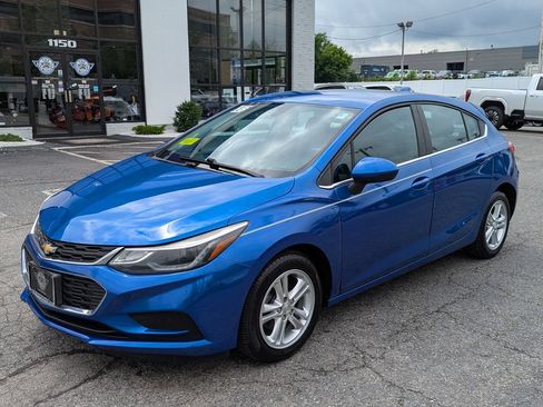 Used 2018 Chevrolet Cruze LT FWD image 2