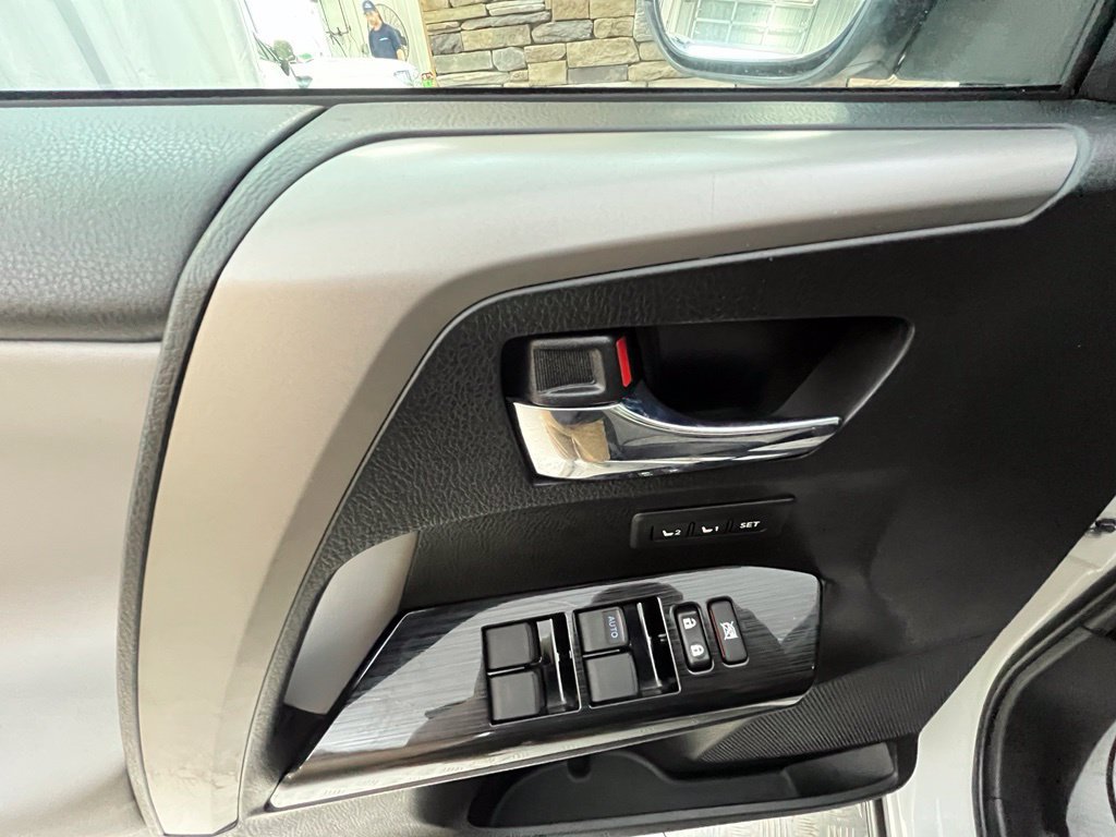 Used 2016 Toyota RAV4 Limited AWD/4WD image 39