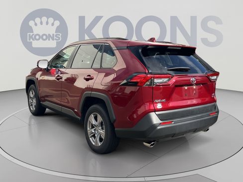 Used 2025 Toyota RAV4 XLE AWD/4WD image 4