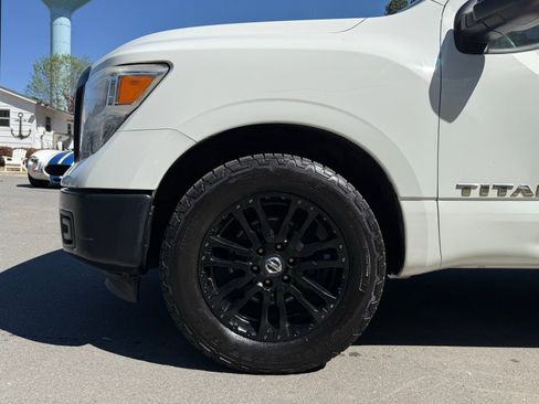 Used 2017 Nissan Titan S image 14