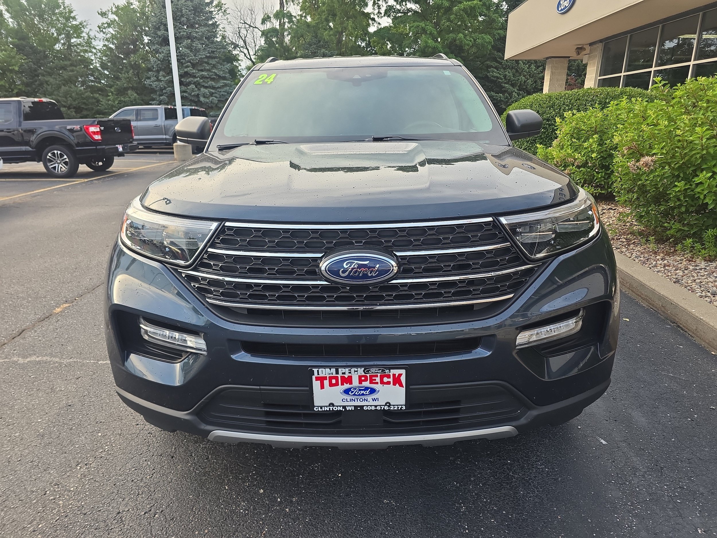 Used 2024 Ford Explorer XLT w/ Equipment Group 202A AWD/4WD image 5