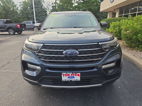 Used 2024 Ford Explorer XLT w/ Equipment Group 202A AWD/4WD image 5