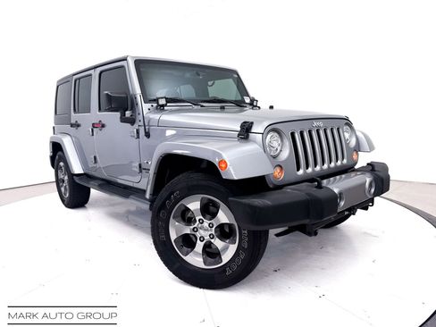 Used 2017 Jeep Wrangler Unlimited Sahara w/ Max Tow Package AWD/4WD image 1