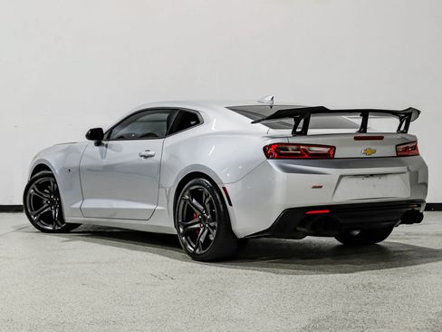 Used 2018 Chevrolet Camaro SS RWD image 8