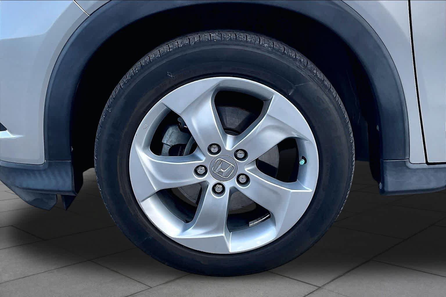 Used 2016 Honda HR-V EX image 11