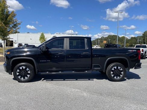 Used 2020 Chevrolet Silverado 2500 Custom w/ Custom Value Package image 7