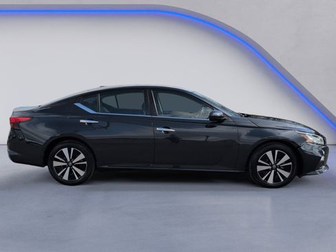 Used 2022 Nissan Altima 2.5 SV image 12