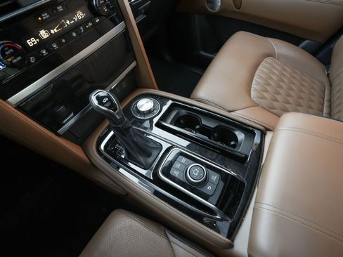 Used 2024 INFINITI QX80 Sensory image 22