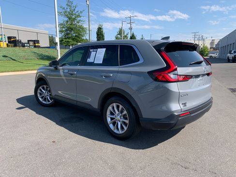 Used 2025 Honda CR-V EX image 8