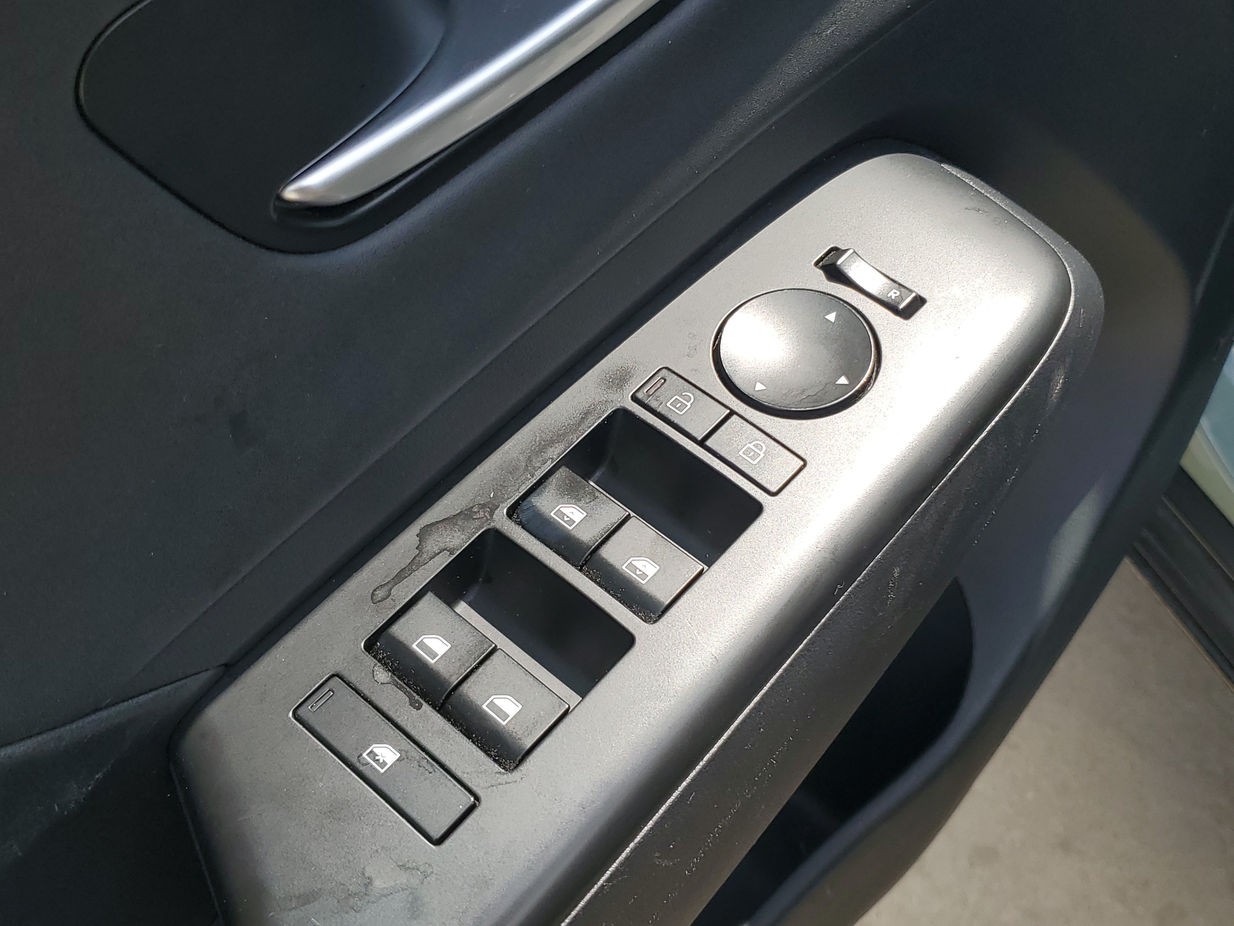 Used 2024 Hyundai Kona Limited AWD/4WD image 14