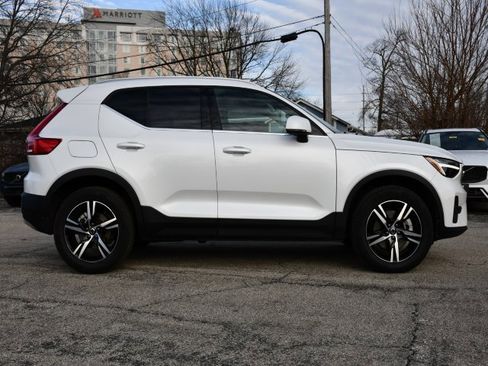 Certified 2025 Volvo XC40 B5 Core image 8