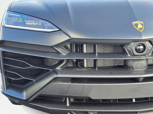 Used 2025 Lamborghini Urus SE AWD/4WD image 33